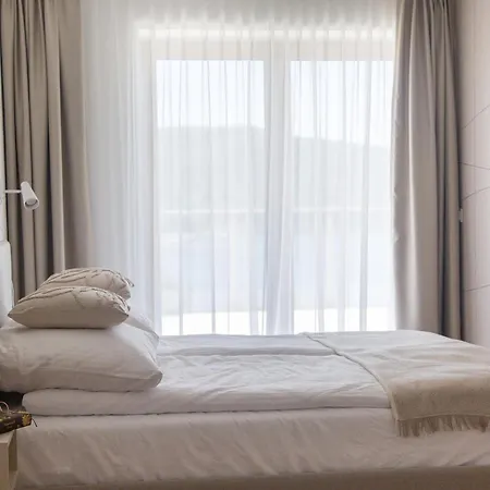 Nad Jeziorem Pensjonat 3*