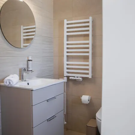 Nad Jeziorem 3* Rożnów